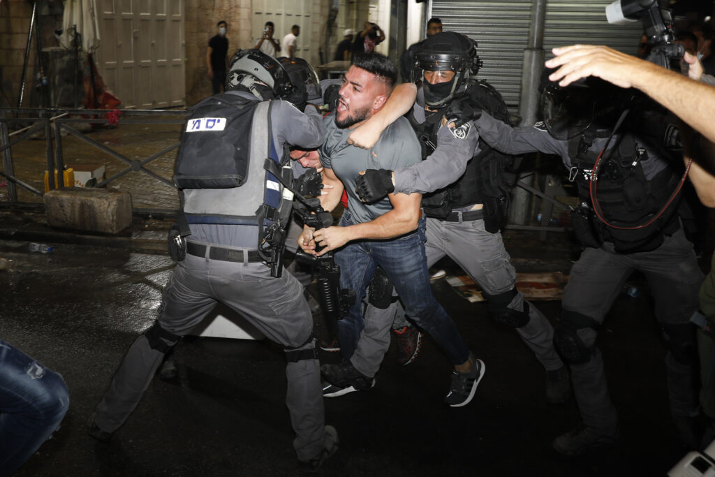 israeli force attacking palestine 